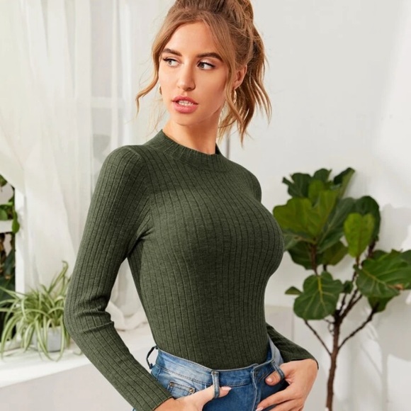 Green turtle neck top - Picture 2 of 5